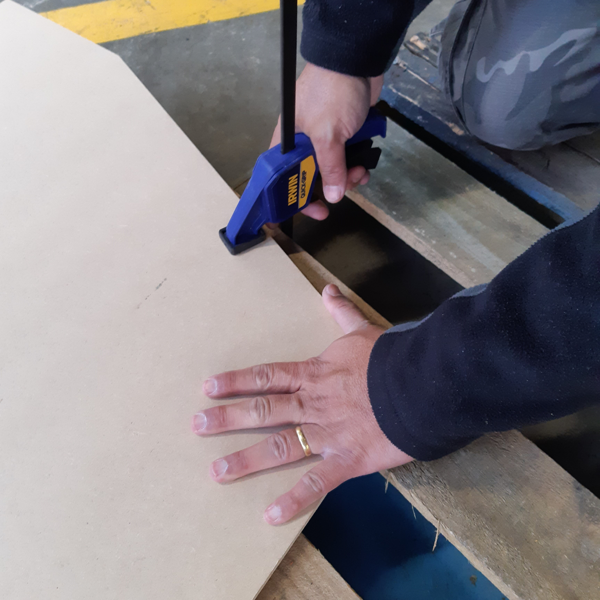 2.1 Clamping sheets down