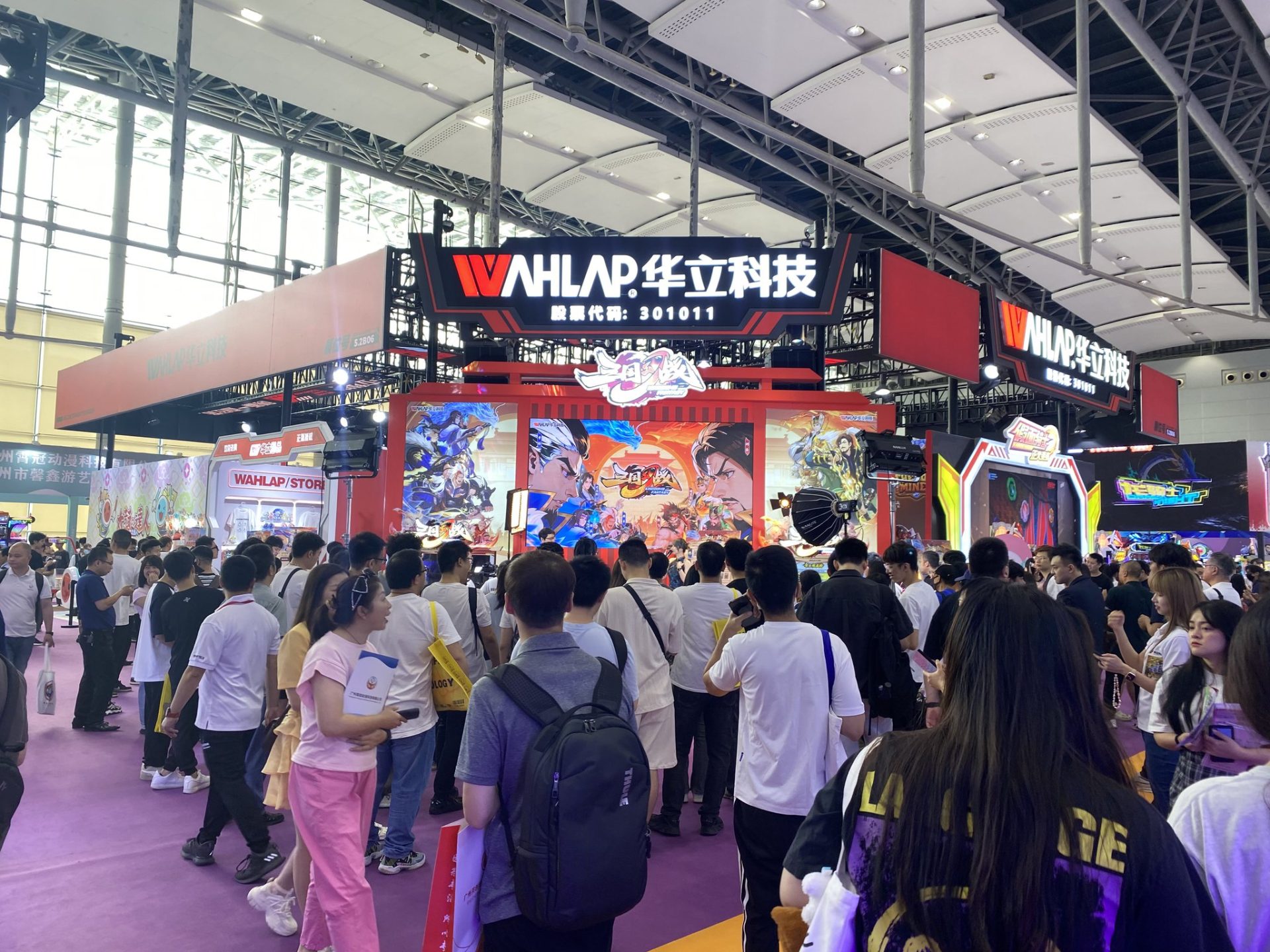 Wahlap's booth at AAA 2024.