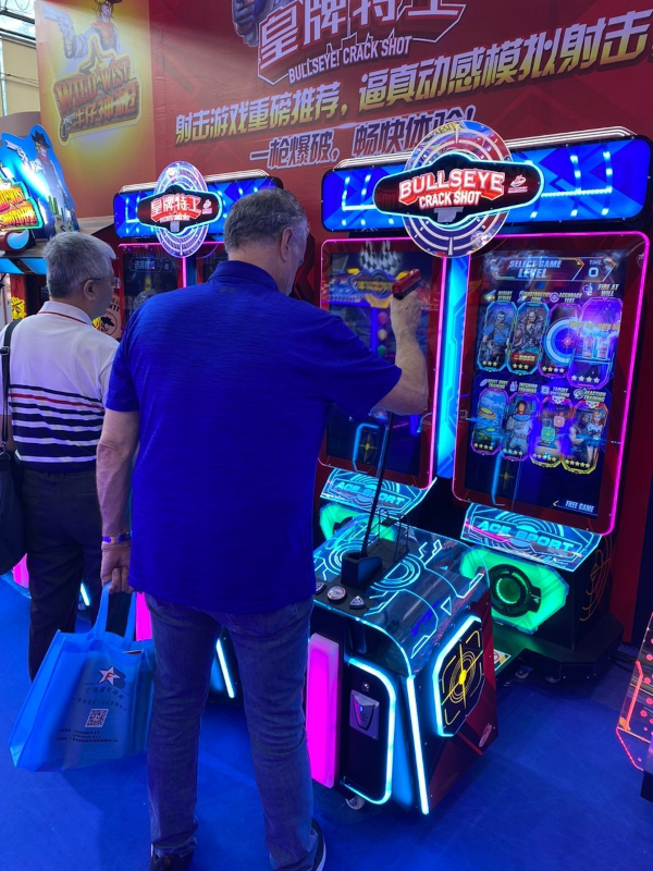 Bullseye Crack Shot video arcade game