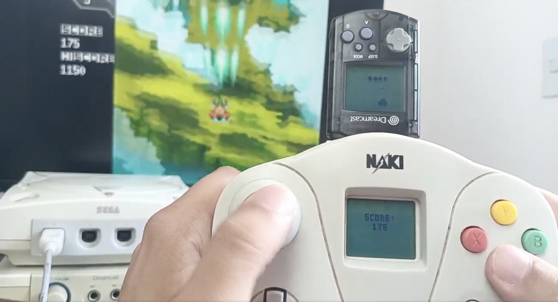 Dreamcast Homebrew Game Makes Dual VMU Screens Possible