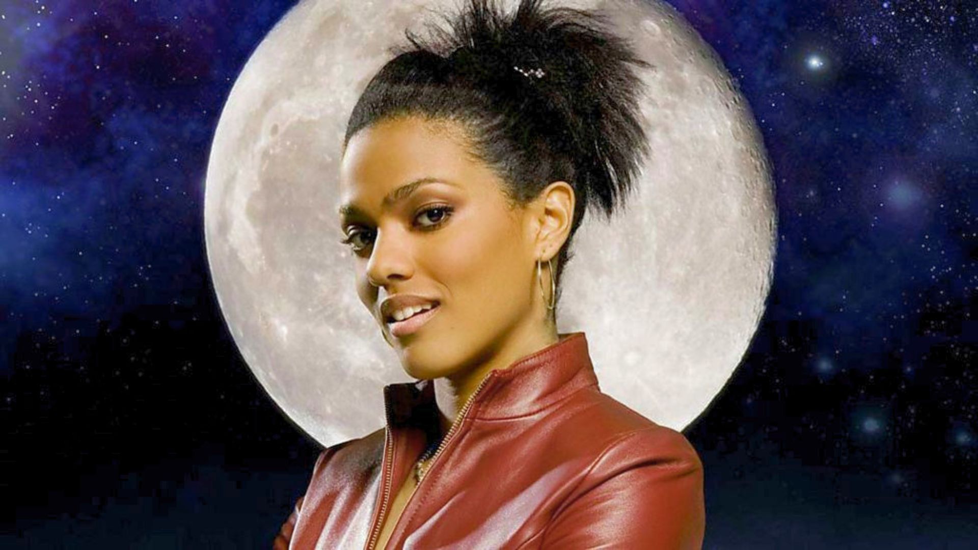 Martha Jones (Freema Agyeman) wears a red jacket. Behind her is a moon and stars.