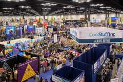 Huge crowds are gathered in the Gen Con exhibit hall
