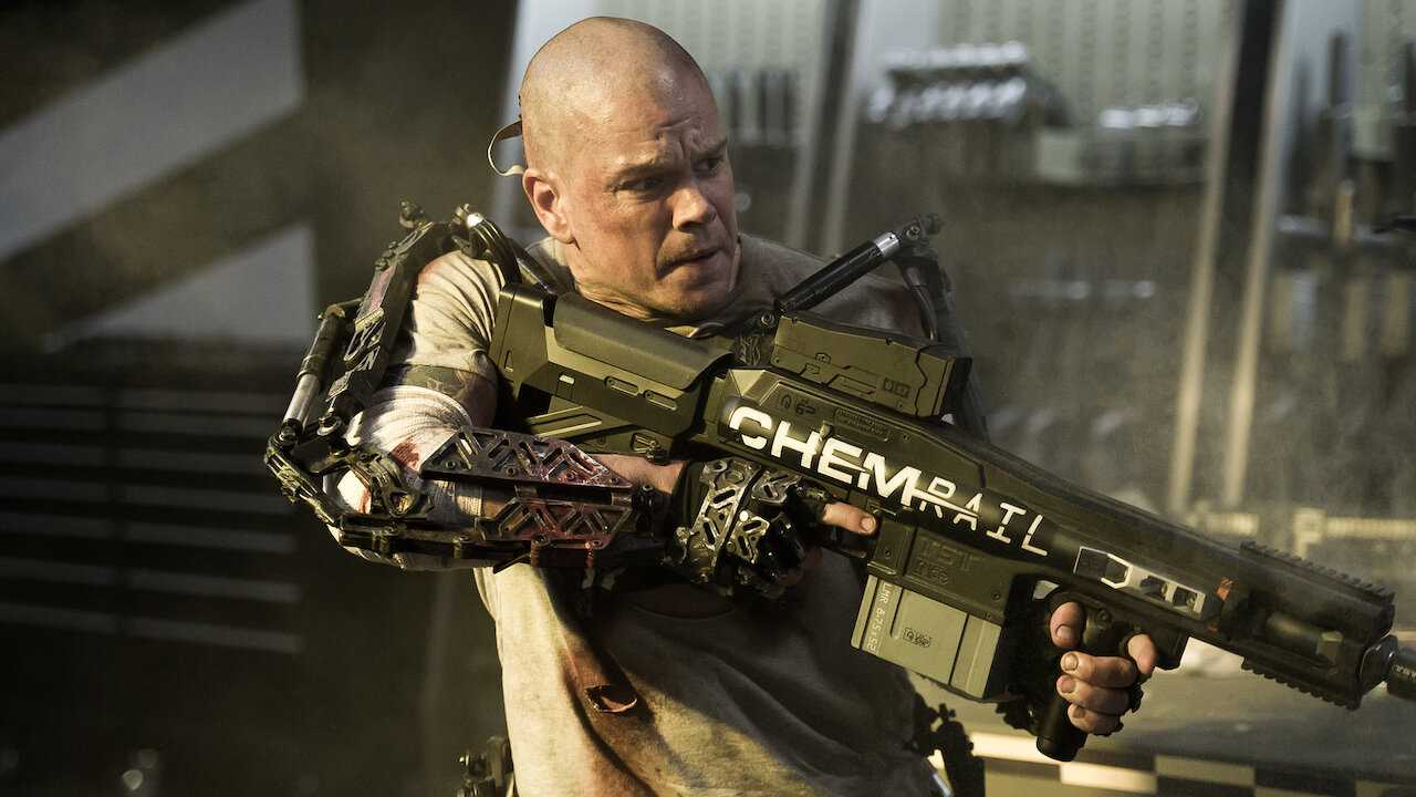 Matt Damon's Max points a gun at someone in Elysium