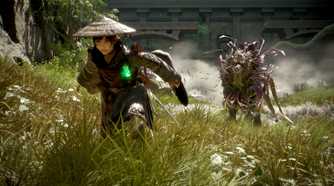 The hero of Beast of Reincarnation runs from an enemy.