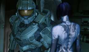 Master Chief stares at Cortana in Halo 4
