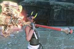 A female Roegadyn with green horns holds up a huge glowing hammer in FFXIV.