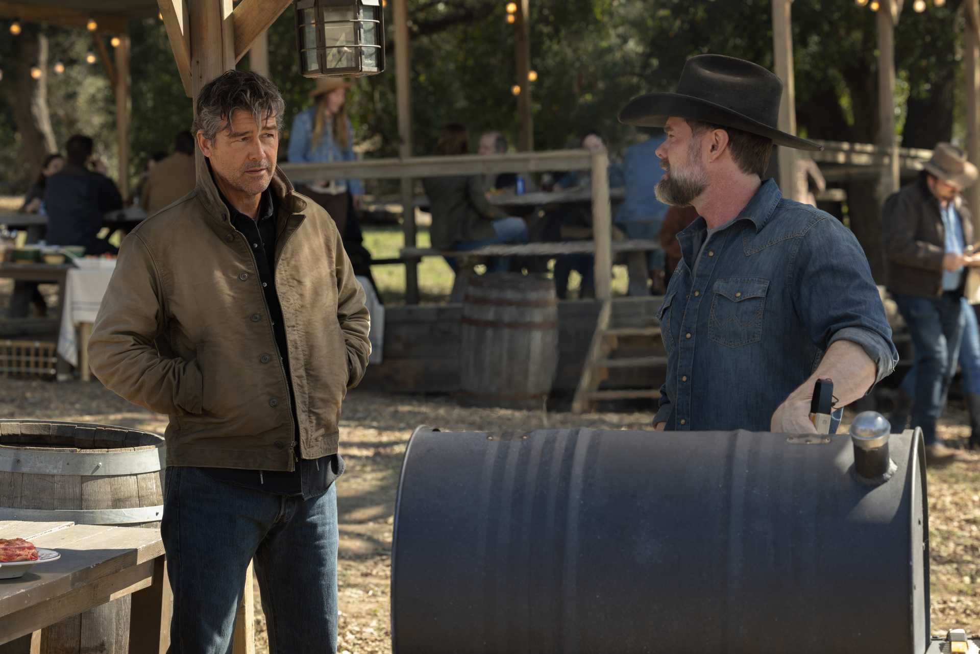 kyle-chandler-garret-dillahunt