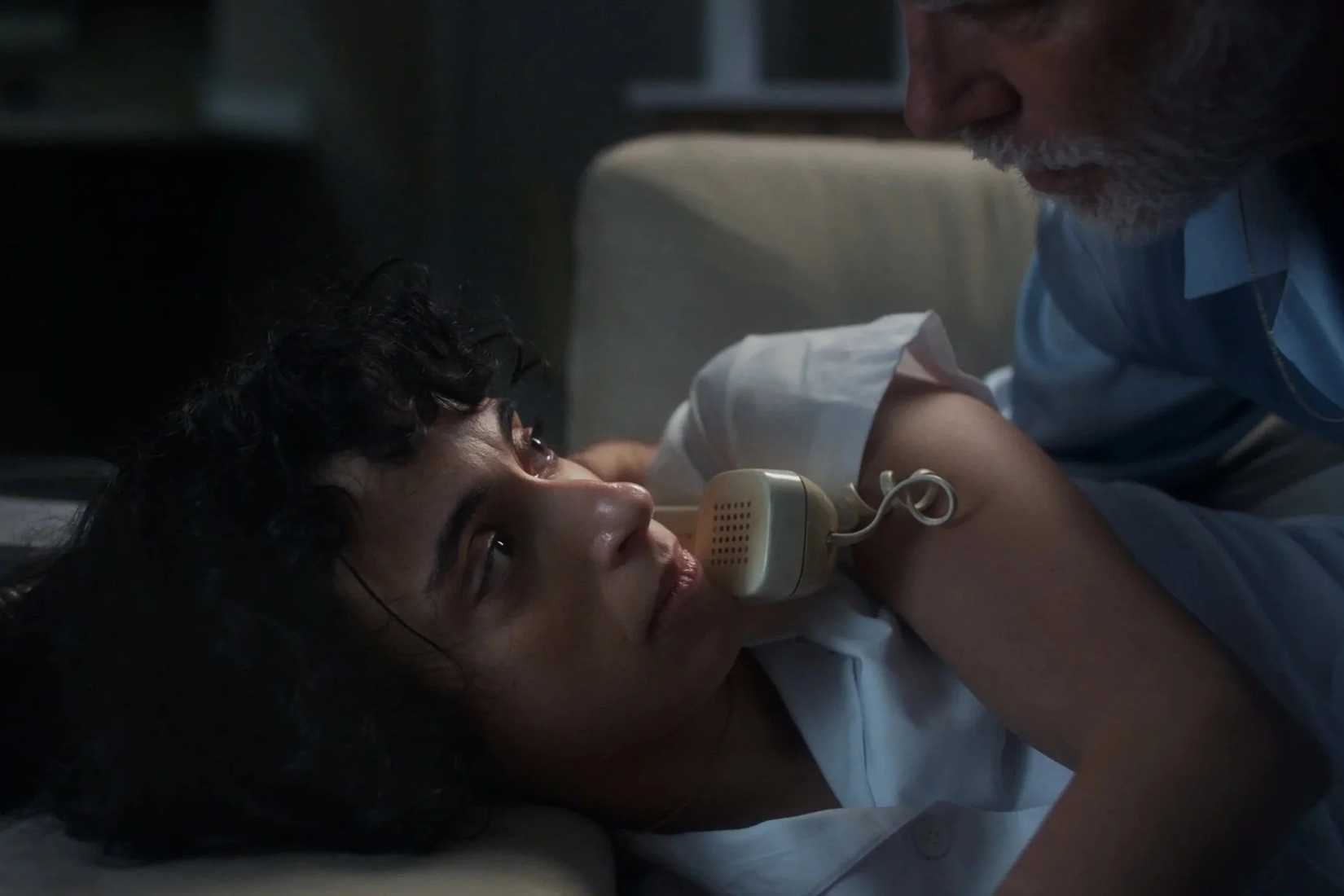 A woman talking into the phone in Night Nurse