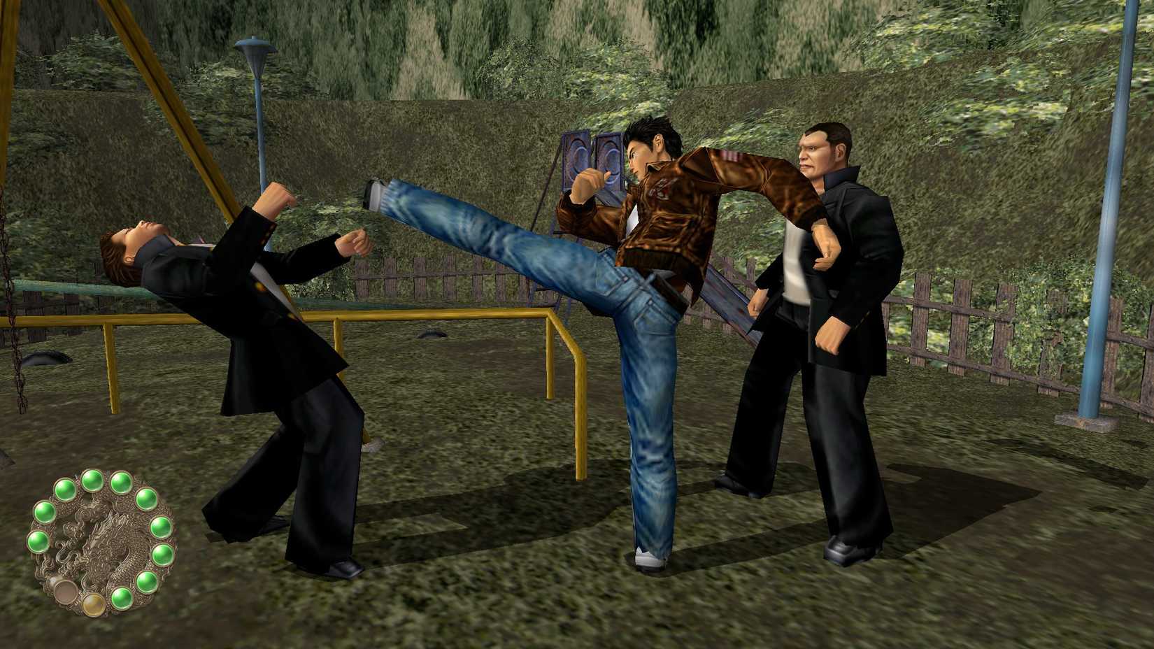 Shenmue 1 & 2 - Ryo fights two people