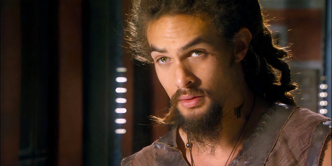Ronon Dex looks at someone offscreen in Stargate Atlantis