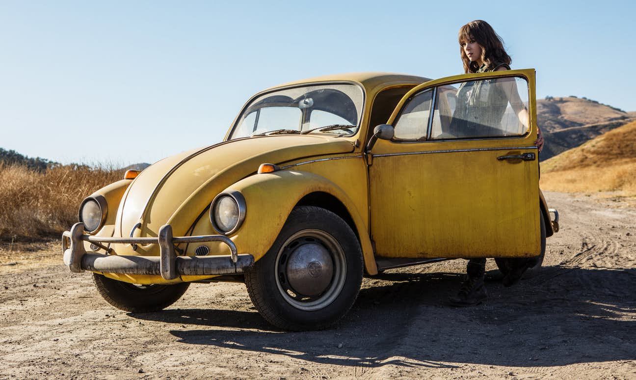 Bumblebee - Charlie Watson standing next to her Volkswagen Beetle