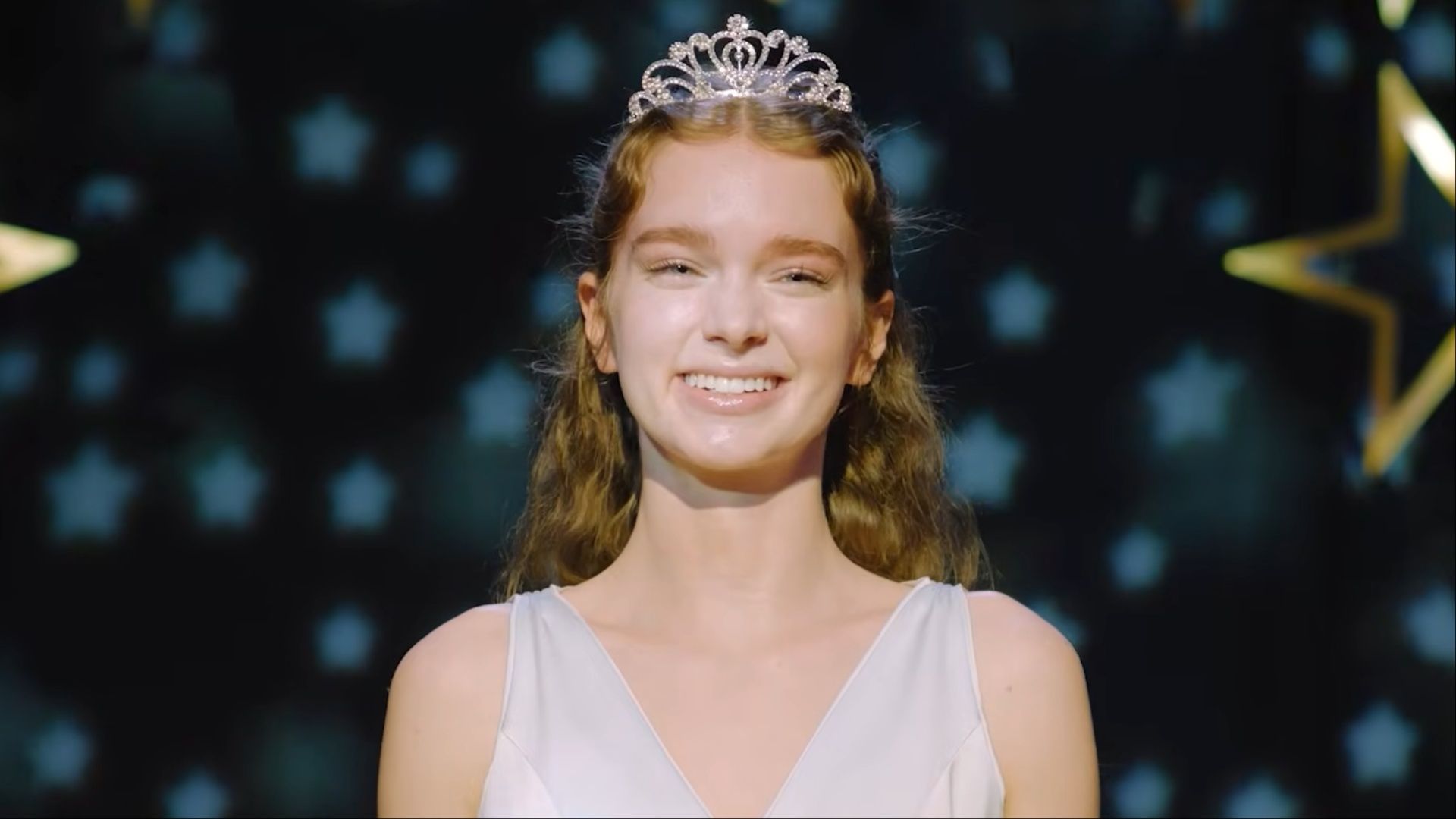 carrie white smiling at prom