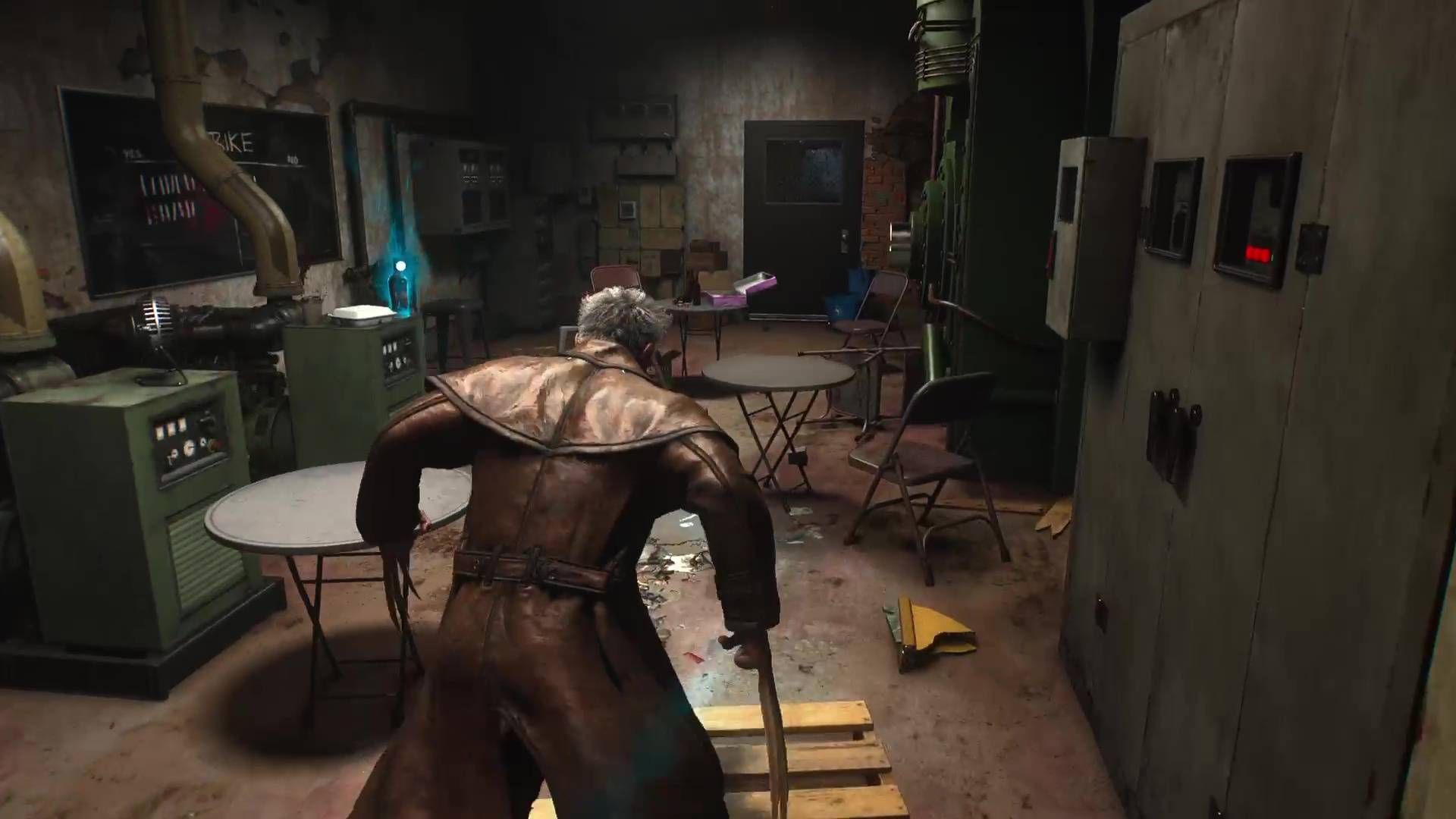 Logan inside a room with a whisky bottle on the side in Marvel's Wolverine.