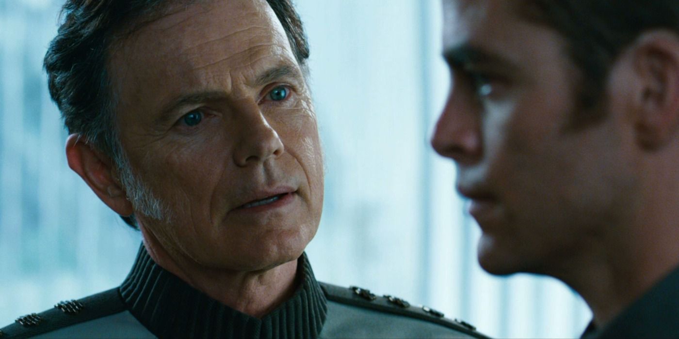 star-trek-into-darkness-admiral-pike-captain-kirk.jpg