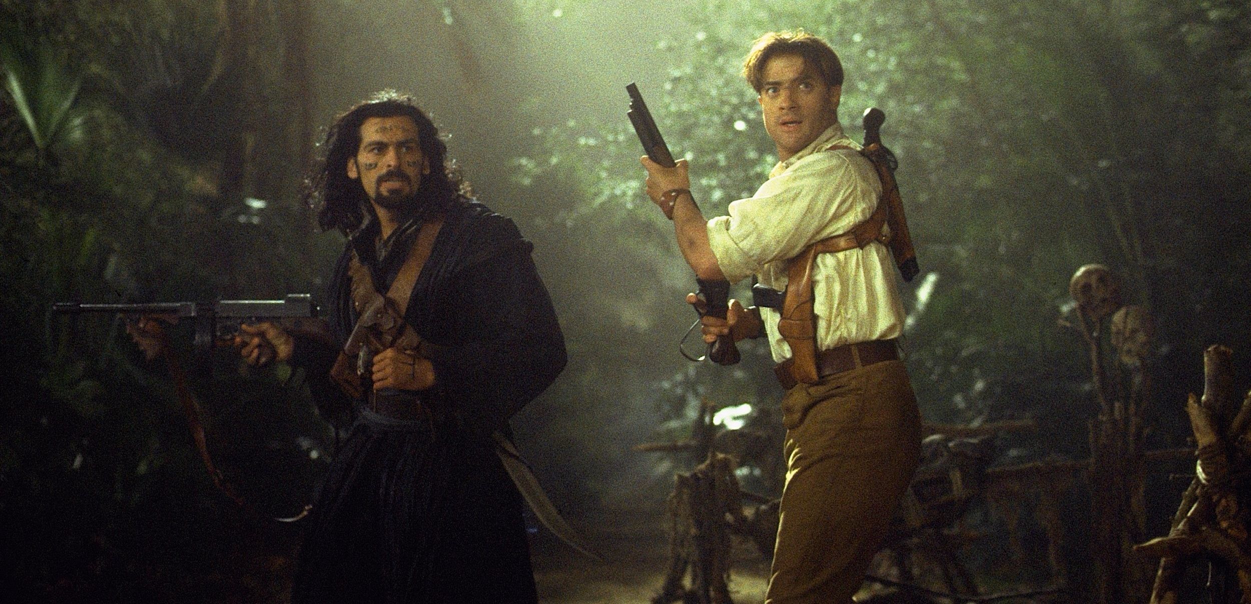 Brendan Fraser and Oded Fehr, armed and alarmed together, in The Mummy