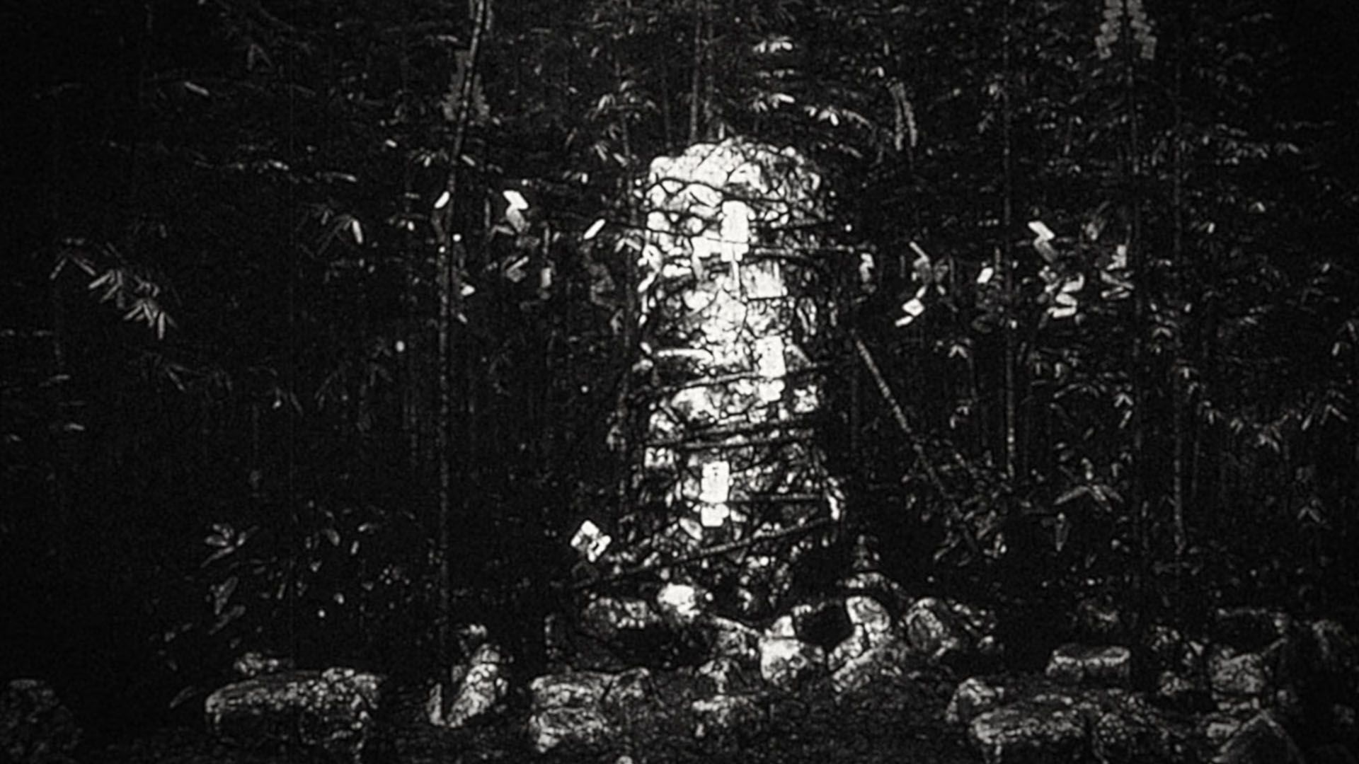 fatalframe2_oldmonument