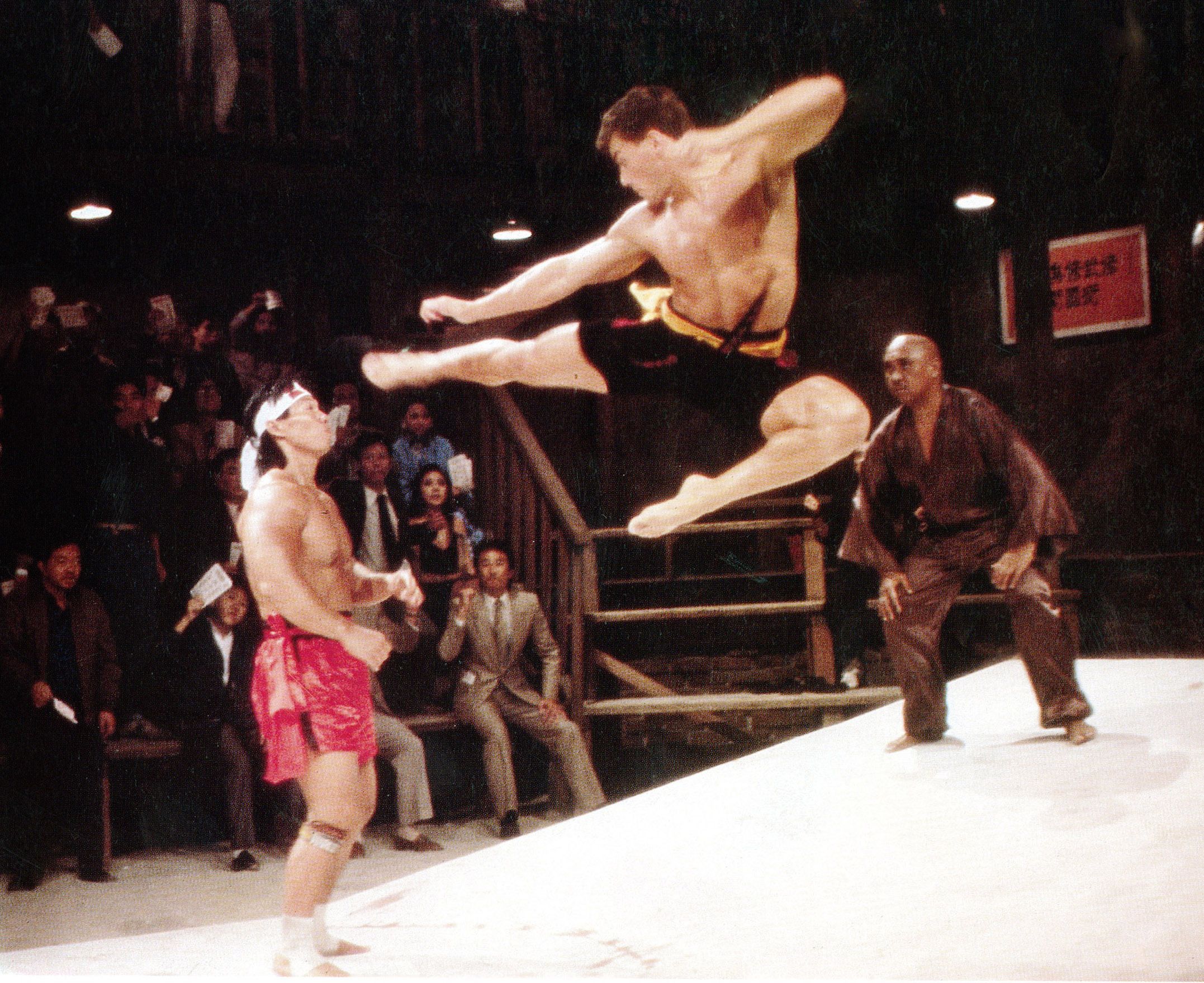 Jean-Claude-Van-Damme-jump-kick-Bloodsport