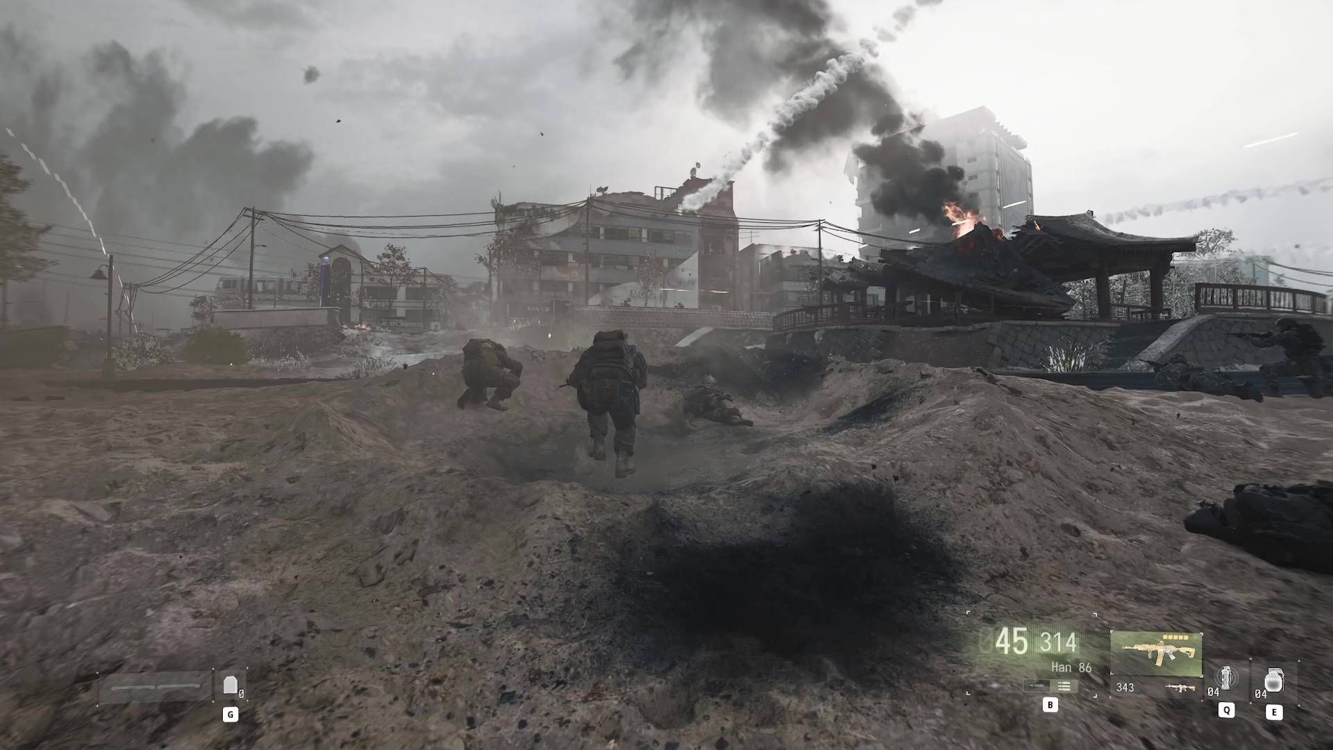 A Modern Warfare 4 screenshot showing the player advancing up a beach.