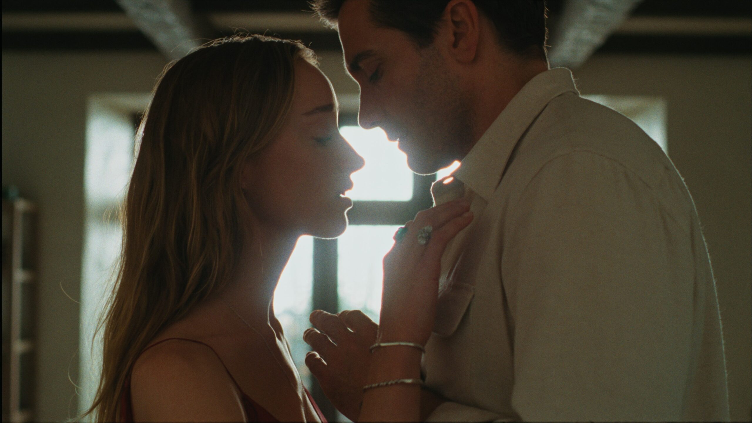 Jake Gyllenhaal and Phoebe Dynevor in Remain